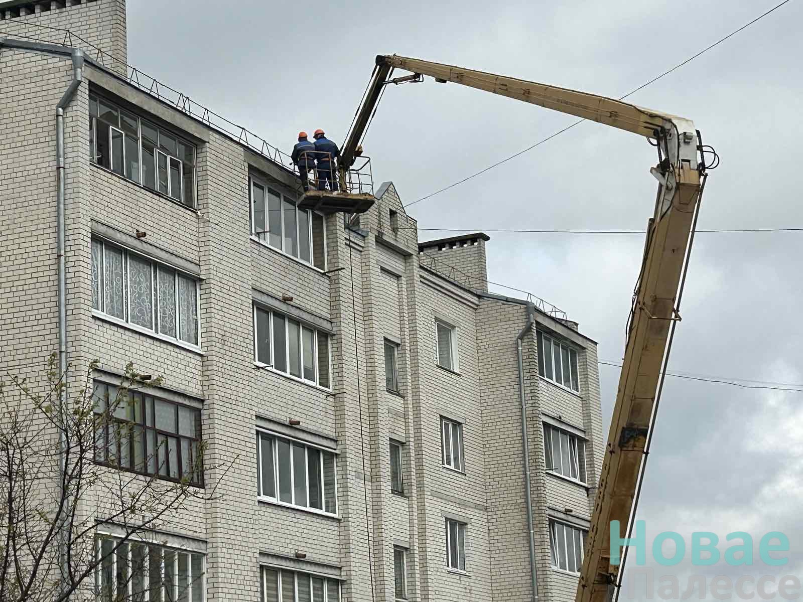 КУП «Житковичский коммунальник» приступил к капитальному ремонту домов —  Житковичи. Новае Палессе. Районная газета